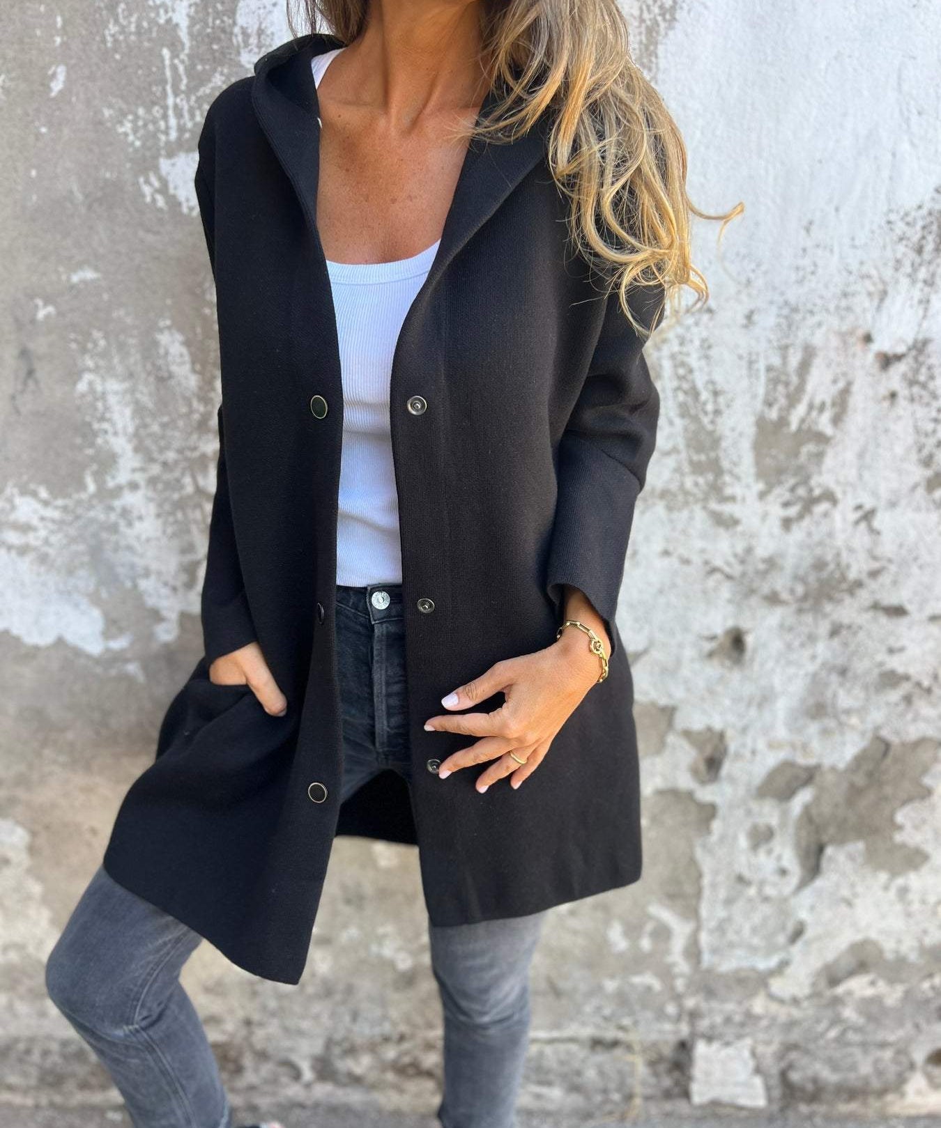 Adelina - Svetřík s knoflíky a kapucí