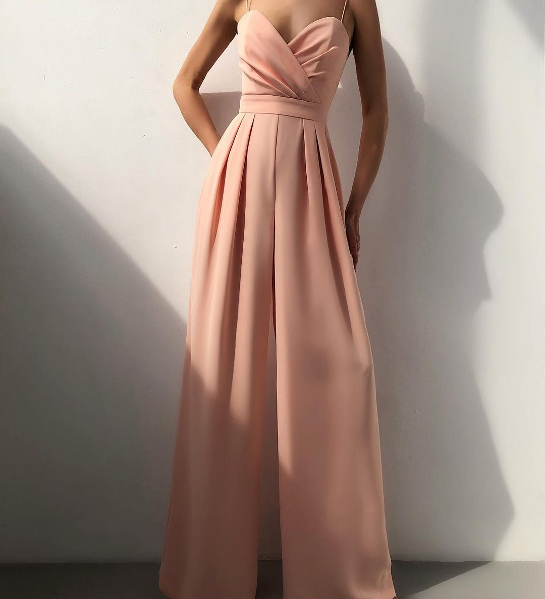 Imani - Elegantní overal se špagetovými ramínky a širokými nohavicemi