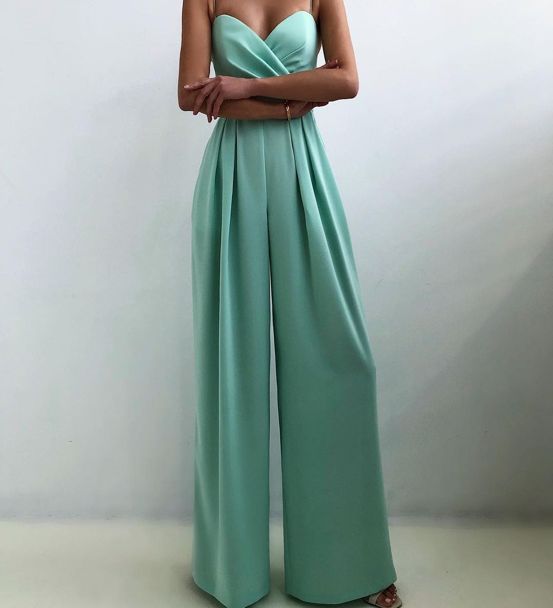 Imani - Elegantní overal se špagetovými ramínky a širokými nohavicemi